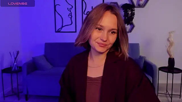 Snapshot of BritnieCute chatting on 10-06-25, 05:19 BritnieCute online show from 10-06-25, 05:19