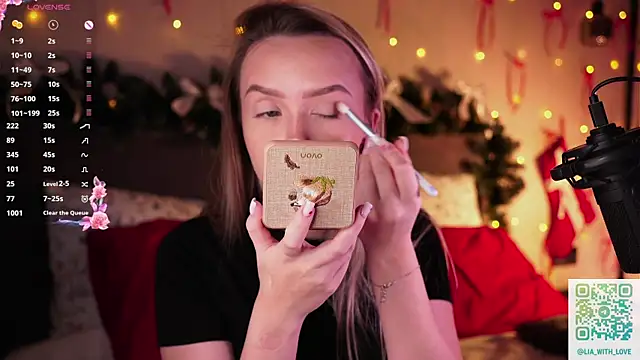 HollisBeckett online show from 12-17-25, 01:32