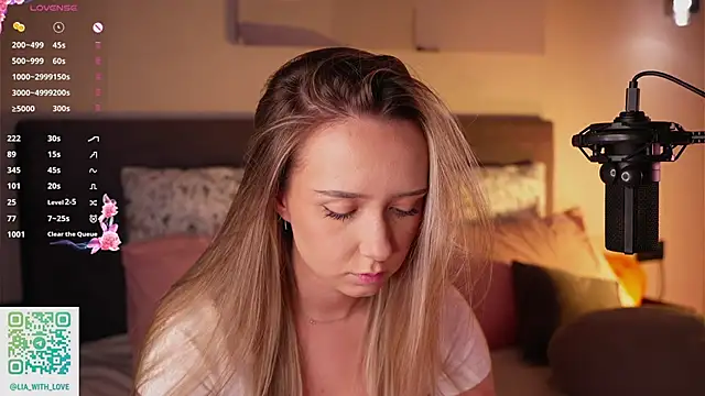 HollisBeckett online show from 11-23-25, 01:04