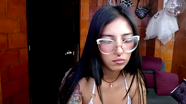 Snapshot of Raven__purple chatting on 09-27-25, 05:52 Raven  purple online show from 09-27-25, 05:52