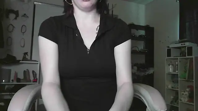 Snapshot of GoddessPinxx chatting on 06-01-26, 09:03 GoddessPinxx online show from 06-01-26, 09:03
