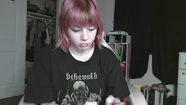 Snapshot of GoddessPinxx chatting on 05-15-26, 11:30 GoddessPinxx online show from 05-15-26, 11:30