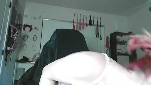 Snapshot of GoddessPinxx chatting on 05-19-26, 03:30 GoddessPinxx online show from 05-19-26, 03:30