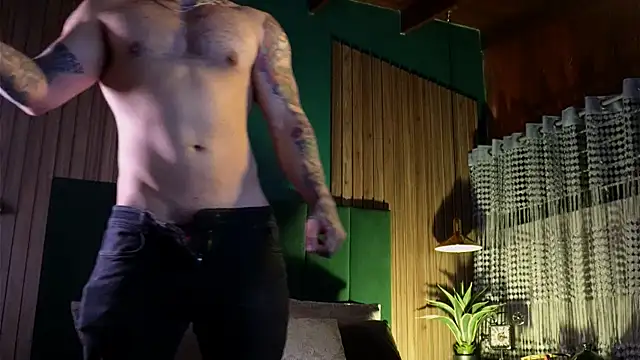 Snapshot of LeoSalvatore_ chatting on 03-13-25, 03:11 LeoSalvatore  online show from 03-13-25, 03:11