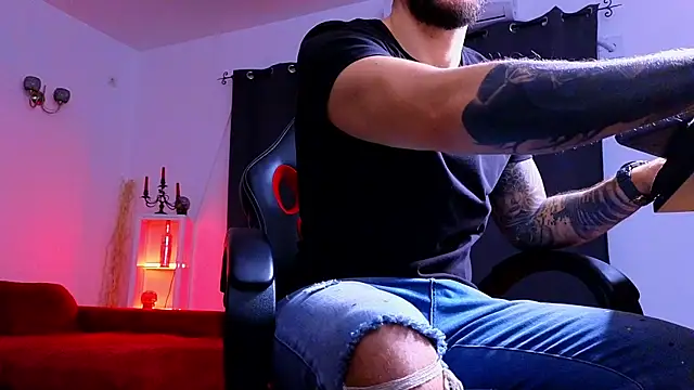 MightyAaron66 online show from 10-31-25, 03:25