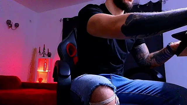 MightyAaron66 online show from 11-04-25, 04:16