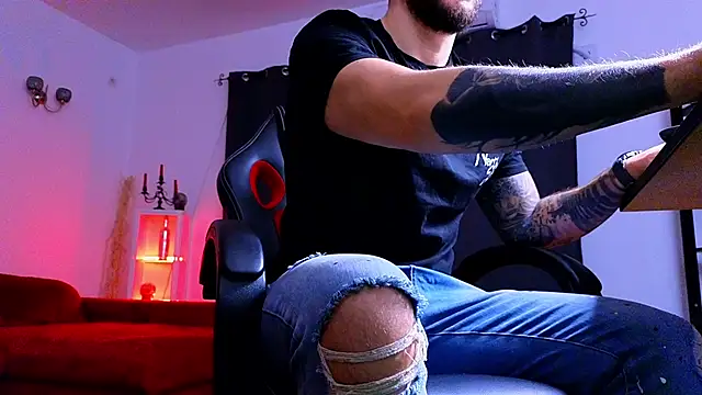 MightyAaron66 online show from 11-16-25, 04:06