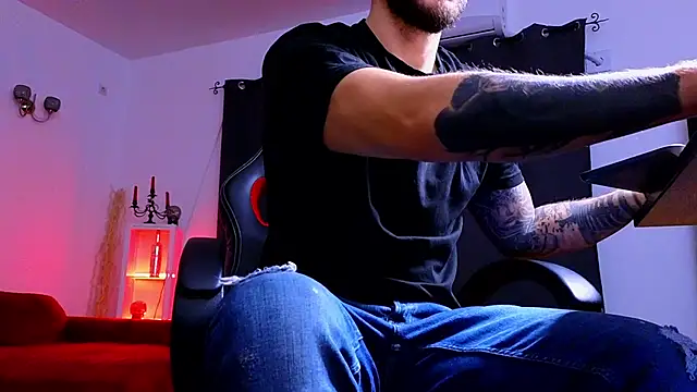 MightyAaron66 online show from 10-17-25, 02:48