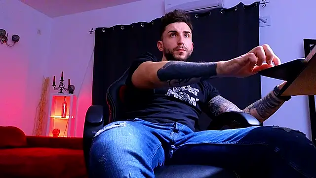 MightyAaron66 online show from 11-26-25, 03:34