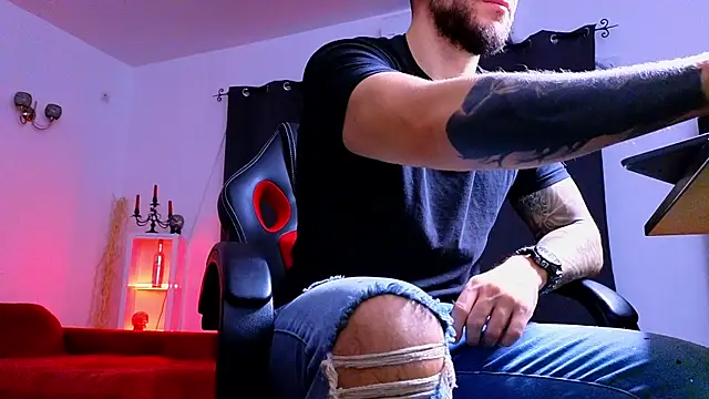 MightyAaron66 online show from 10-22-25, 04:12