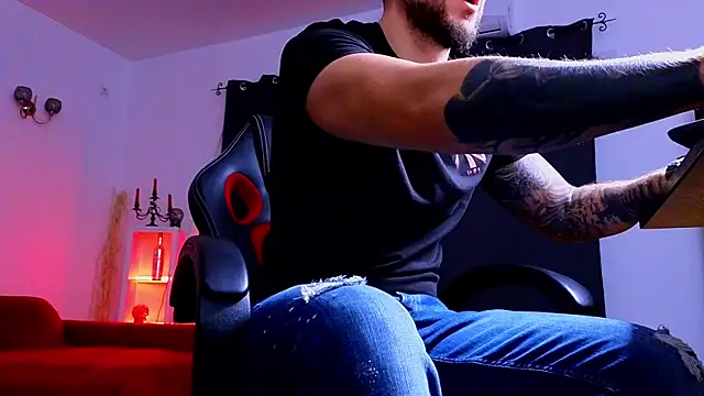 MightyAaron66 online show from 10-04-25, 03:41