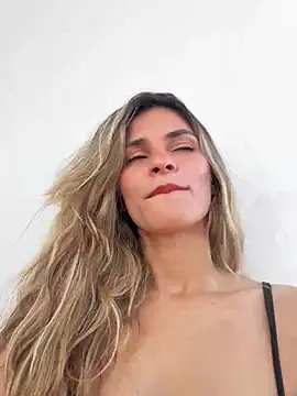 Snapshot of cuteluci_ chatting on 06-15-26, 12:27 cuteluci online show from 06-15-26, 12:27