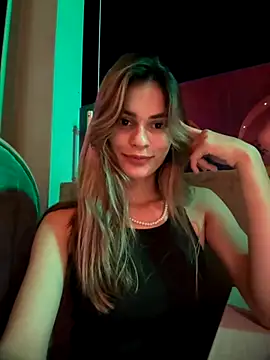 cuteluci  online show from 09-29-25, 12:06