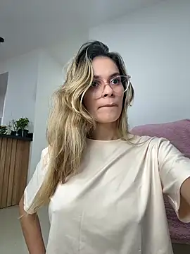 Snapshot of cuteluci_ chatting on 06-30-26, 06:46 cuteluci online show from 06-30-26, 06:46