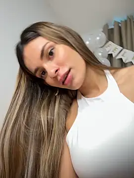 cuteluci  online show from 10-19-25, 01:36