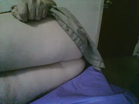 Emilylyn2501 online show from 11-08-25, 02:26