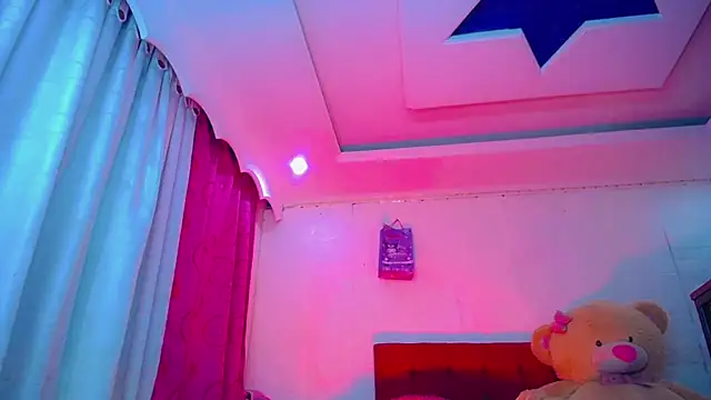 NahomiCamper online show from 04-17-26, 11:07