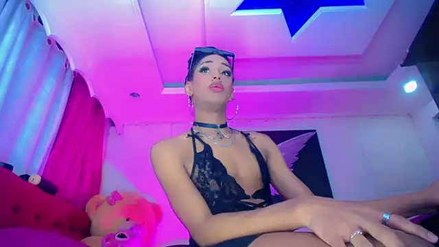 NahomiCamper online show from 12-22-25, 11:38