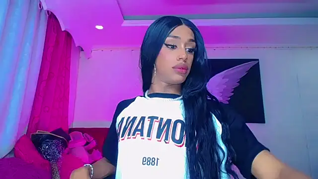 NahomiCamper online show from 11-19-25, 02:33