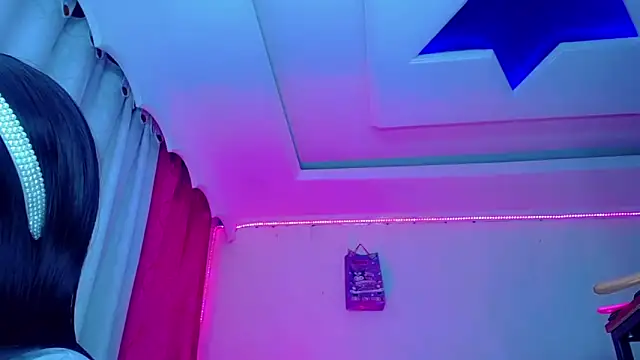 NahomiCamper online show from 05-12-26, 01:46