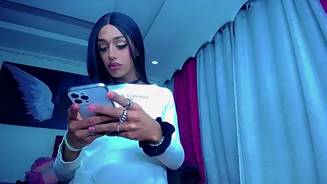 NahomiCamper online show from 11-04-25, 10:02