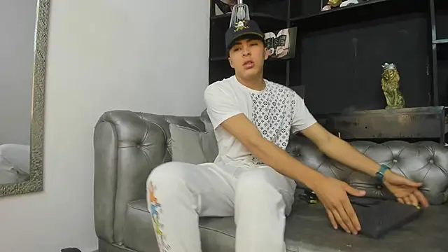 Snapshot of HeellBoy_ chatting on 10-10-25, 07:58 HeellBoy online show from 10-10-25, 07:58