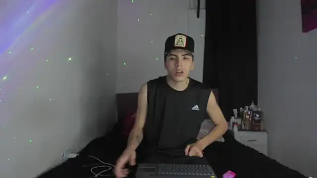 Snapshot of HeellBoy_ chatting on 04-30-26, 05:58 HeellBoy online show from 04-30-26, 05:58