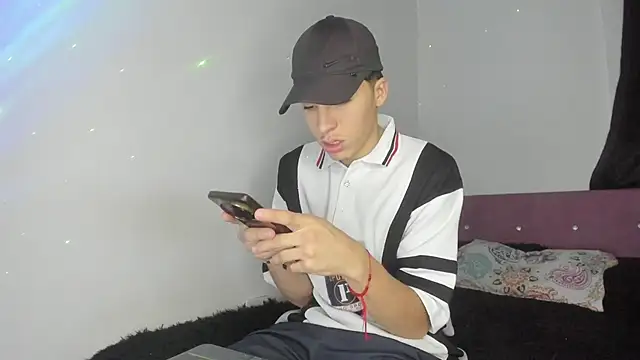 Snapshot of HeellBoy_ chatting on 05-07-26, 06:28 HeellBoy online show from 05-07-26, 06:28
