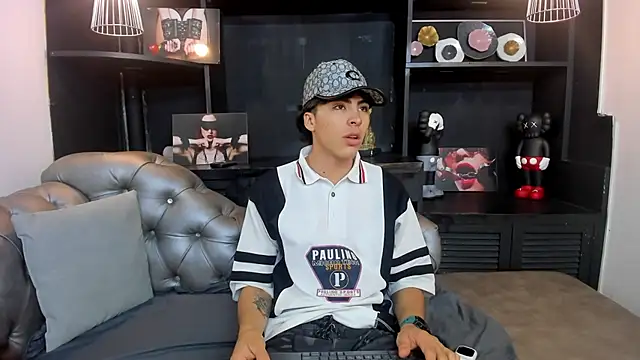 Snapshot of HeellBoy_ chatting on 10-24-25, 08:41 HeellBoy online show from 10-24-25, 08:41