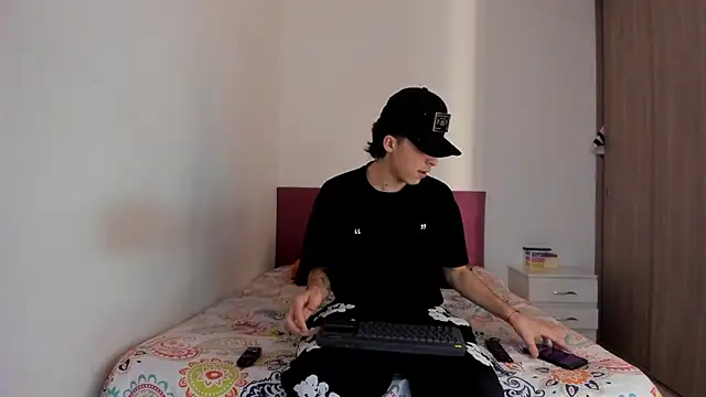 Snapshot of HeellBoy_ chatting on 02-28-26, 12:38 HeellBoy online show from 02-28-26, 12:38