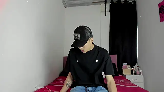 Snapshot of HeellBoy_ chatting on 03-18-26, 07:37 HeellBoy online show from 03-18-26, 07:37