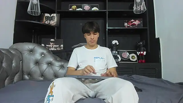 Snapshot of HeellBoy_ chatting on 10-14-25, 07:47 HeellBoy online show from 10-14-25, 07:47