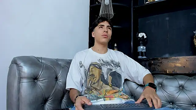 Snapshot of HeellBoy_ chatting on 11-30-25, 03:29 HeellBoy online show from 11-30-25, 03:29