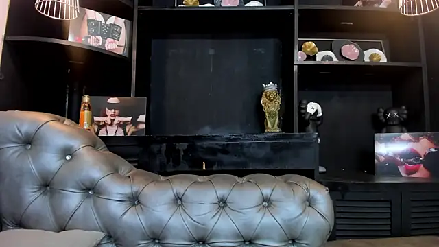 Snapshot of HeellBoy_ chatting on 10-30-25, 09:01 HeellBoy online show from 10-30-25, 09:01