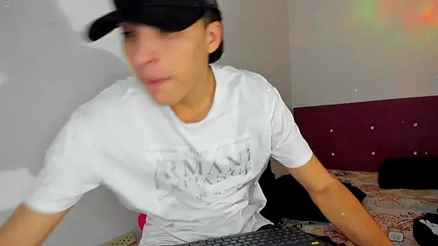 Snapshot of HeellBoy_ chatting on 01-06-26, 04:38 HeellBoy online show from 01-06-26, 04:38