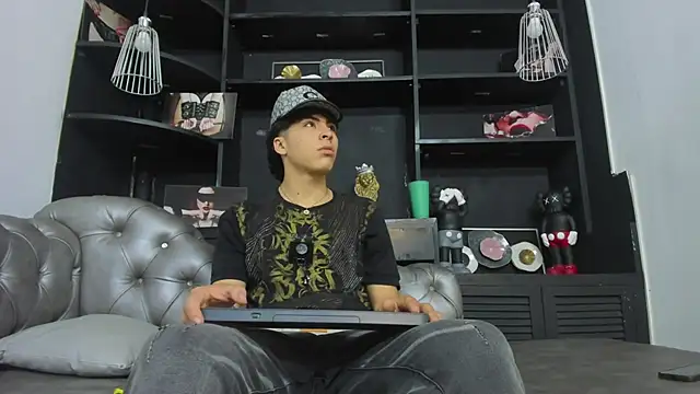 Snapshot of HeellBoy_ chatting on 10-15-25, 07:22 HeellBoy online show from 10-15-25, 07:22