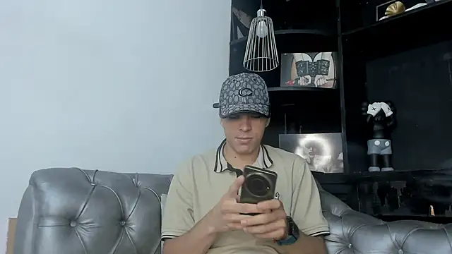 Snapshot of HeellBoy_ chatting on 11-16-25, 02:27 HeellBoy online show from 11-16-25, 02:27