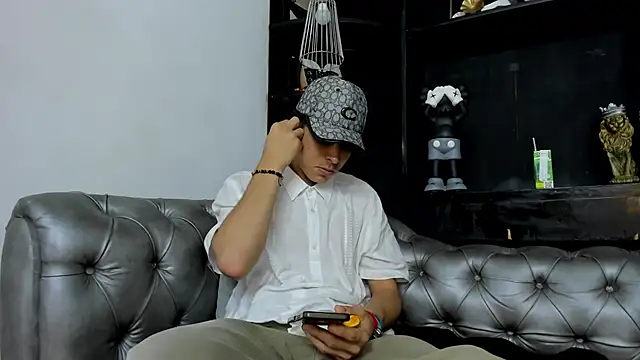 Snapshot of HeellBoy_ chatting on 11-27-25, 02:34 HeellBoy online show from 11-27-25, 02:34