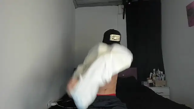 Snapshot of HeellBoy_ chatting on 04-14-26, 04:50 HeellBoy online show from 04-14-26, 04:50