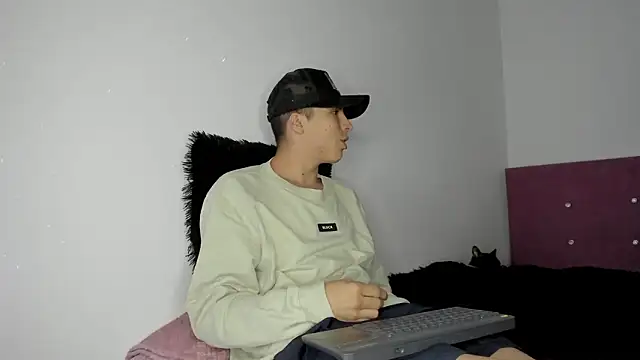 Snapshot of HeellBoy_ chatting on 03-22-26, 02:59 HeellBoy online show from 03-22-26, 02:59