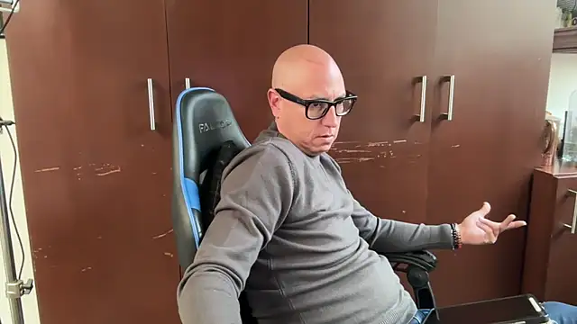 alanan881 online show from 11-29-25, 05:57