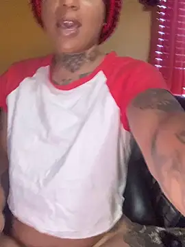 CrownedNyaries online show from 01-27-25, 04:33