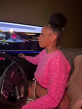 CrownedNyaries online show from 03-11-25, 12:17