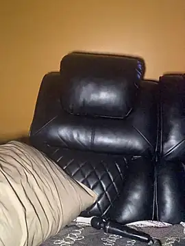 CrownedNyaries online show from 01-10-25, 03:16