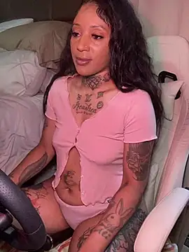 CrownedNyaries online show from 12-19-24, 06:23