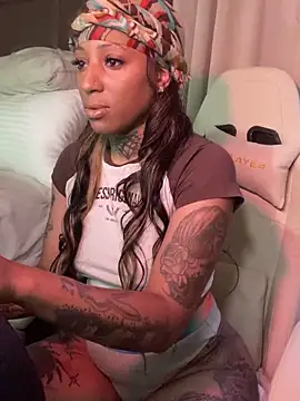 CrownedNyaries online show from 12-07-24, 03:36