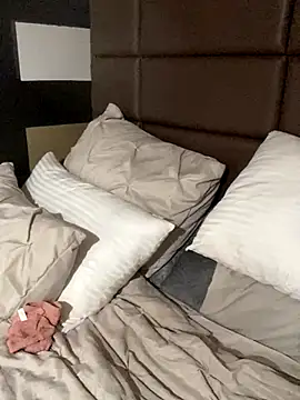 CrownedNyaries online show from 12-04-24, 08:01