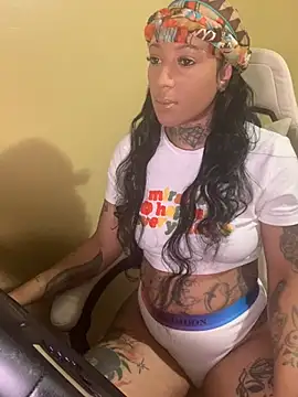 CrownedNyaries online show from 02-21-25, 01:11