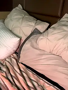 CrownedNyaries online show from 12-02-24, 11:51