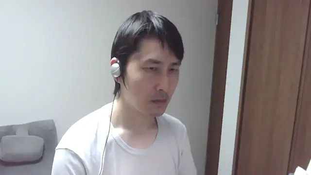 Snapshot of ikkakusai11 chatting on 10-19-25, 04:10 ikkakusai11 online show from 10-19-25, 04:10